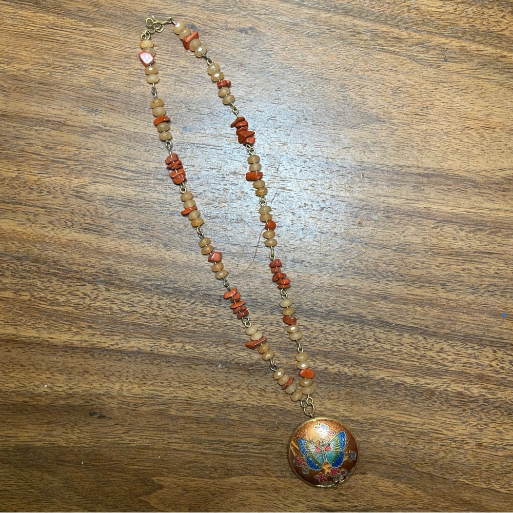 Beaded necklace with butterfly pendant - Picture 3 of 5